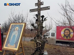 В донецком аэропорту установили крест в память о погибших воинах