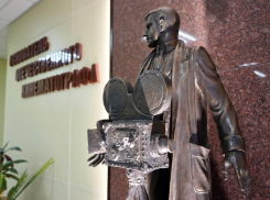 Зураб Церетели сотворил памятник Александру Ханджонкову, открытие которого состоялось в колледже Шахтёрска