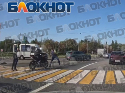 Мотоциклист сбил инспектора ГИБДД в Донецке