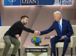 Зеленский и Байден собирают медийные дивиденды на украинских костях