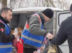 «Каждый день живем в страхе»: волонтеры «Народной Дружины» доставили гуманитарную помощь в один из самых обстреливаемых микрорайонов Куйбышевского района