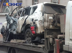 При взрыве внедорожника в центре Донецка погиб начальник колонии, где содержались «азовцы»*