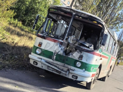 Дрон ВСУ ударил в лоб пассажирского автобуса в Горловке, ранены дети и 9 пассажиров