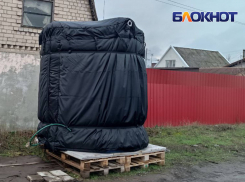 Бочки замёрзли в посёлке Машзавод в Донецке, четвертый месяц люди живут без воды