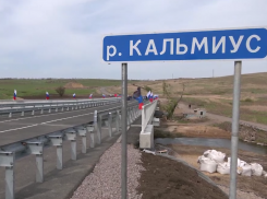 В ДНР восстановили поврежденный обстрелами мост через реку Кальмиус