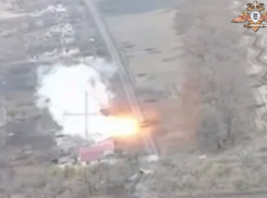 Озверевшие украинцы: в селе Дальнее немецкий танк «Леопард 2» в упор расстрелял людей