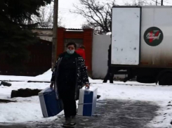 Помощь Макеевкому роддому привезли активисты «Народного фронта»