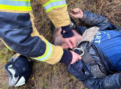 В Шахтерске мужчина сорвался в восьмиметровую яму и провёл там всю ночь