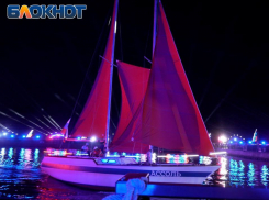 В Мариуполе 150 выпускников масштабно отпраздновали завершение школьных лет 