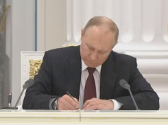 «С нами Россия - раз и навсегда»: страна отмечает годовщину признания независимости ДНР 
