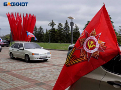 Донецк – Мариуполь: патриоты провели автопробег и развернули знамя Победы