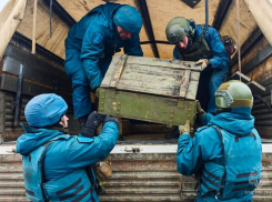 В ДНР пиротехники МЧС уничтожили 247 боеприпасов из вражеского схрона