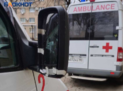 Старая и ржавая частная скорая возит пациентов из Донецка по пять тысяч рублей