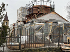 В Волновахе строители из других регионов России восстанавливают храм