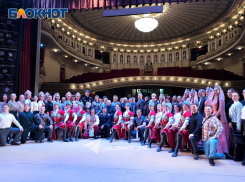 Мама первого героя СВО посетила Донецк в сопровождении танцевального ансамбля «Лезгинка» 