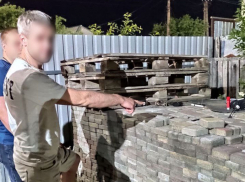 Выдал телефон: в Мариуполе задержали «толкача» запрещенных веществ