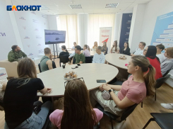 Активисты «Движения первых» встретились с бойцами, освобождавшими донецкий аэропорт