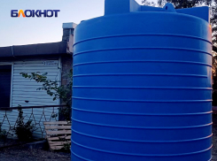 Водовозы воруют воду у жителей Донецка прямо с общественных бочек