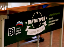 В память о волонтере, погибшем под Курском, в родной школе в ДНР установили Парту героя