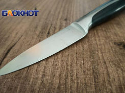 Бьёт - значит, любит: житель Шахтерска ткнул возлюбленную ножом в живот