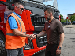 Два тягача с автоцистернами Макеевке подарил ХМАО  