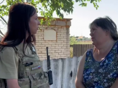 Волонтерам впервые удалось доставить гумпомощь в поселок под Великой Новоселкой