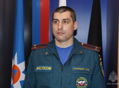Спасатель по призванию: в ДНР, возвращаясь домой, пожарный помог женщине, попавшей в ДТП