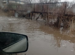 Река Булавин вышла из берегов и затопила Ольховатку в ДНР