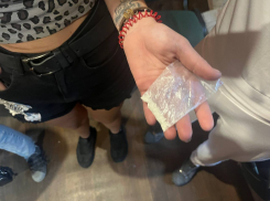 Один наркосбытчик и трое зависимых дончан задержаны сотрудниками полиции