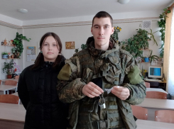 «Талисманы добра» и тысячи писем изготовили школьники ДНР для российских солдат 