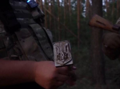 Штампы для клеймения с украинским гербом обнаружили бойцы на Курском направлении