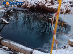 Без воды в кранах, но с «озёрами» на дорогах: жители улицы Сеченова в Донецке больше года ждут ремонта аварийной скважины