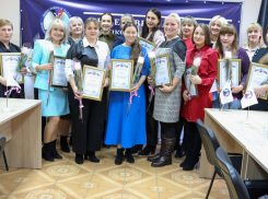 В ДНР поздравили многодетных женщин с Днем мам