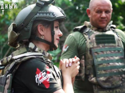 Заслуженная артистка ДНР Наталья Качура встретилась с бойцами Южно-Донецкого направления