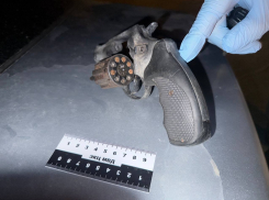 Револьвер и запасы наркотиков нашли у 42-летнего наркосбытчика из Донецка полицейские