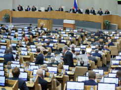 В Госдуму внесли законопроект, уравнивающий права и льготы детей добровольцев, контрактников и мобилизованных