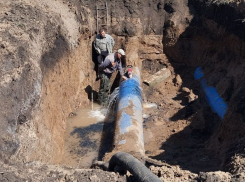 В ДНР коммунальщики с Ямала помогли прочистить 950 метров канализационного коллектора