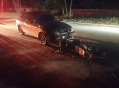 Семилетний водитель подрезал забор: несовершеннолетние из ДНР чуть не разбились за рулем мототехники 