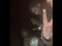 «Кислорода нет, ничего нет, но задачу выполним»: бойцы показали кадры из «Курской трубы»