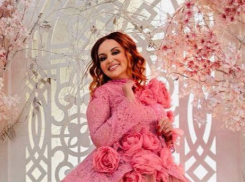  «У меня часики не тикают, я батарейки на вибратор переставила»: жительница Донецка стала ведущей на Music Box и моделью на FashionTV