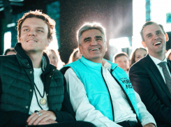 От пересдачи ЕГЭ до контроля мигрантов: «Новые люди» рассказали, что полезного сделали для ДНР