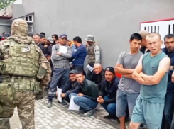 Силовики в ДНР выдворили нелегальных мигрантов за подделку документов и наркотики