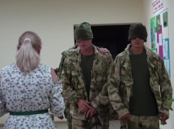 Пленных солдат ВСУ привели в музей памяти погибших детей Донбасса в Горловке