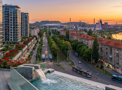 Донецк-2040: заводы, небоскрёбы и чистая вода — или ямы, дыры в крышах и бочки во дворах?