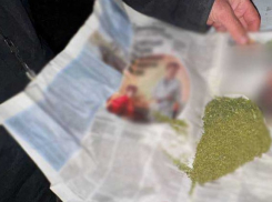 Подозрительным поведением выдал себя житель Волновахи со свертком наркотиков