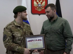 Сын Кадырова получил награды из  рук главы ДНР Дениса Пушилина