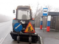 На нескольких автодорогах ДНР установили новые знаки