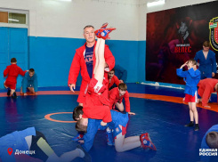 Чемпион СССР и мира: Владимир Япринцев провел тренировку по самбо для юных дончан