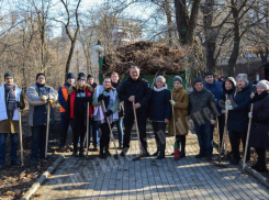 Жители Донецка провели очередной субботник в рамках акции «Чистый четверг»