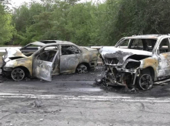 Столкнулись и загорелись: полиция проводит проверку по факту ДТП в центре Донецка